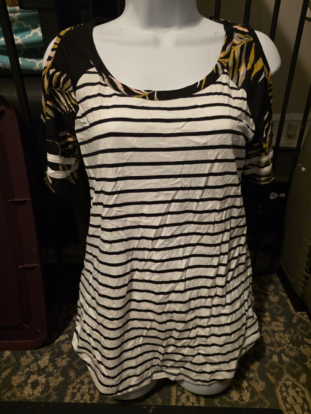 Maurices Women's T-shirt Size Small